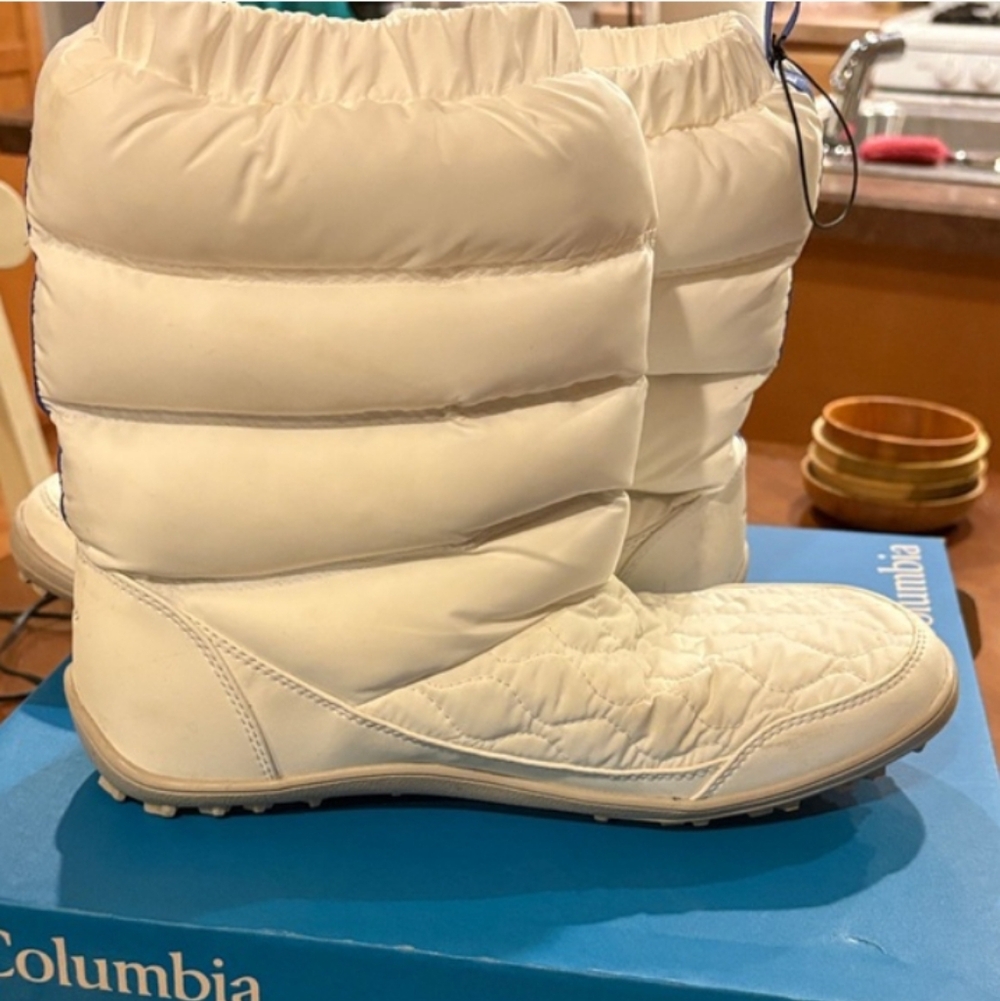 Columbia White Slip On Snow Boots Quilted Puffy Waterproof Insulated Cold Weathe - Picture 8 of 11